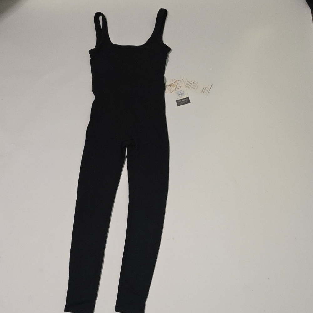 NWT Women's Vuori Halo Essential Jumpsuit. Color Black Heather. Various Sizes - Picture 2 of 6